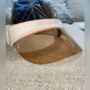 💕DIOR💕
DiorClub V1U DiorOblique Visor.  Authentic product, no box/tags include